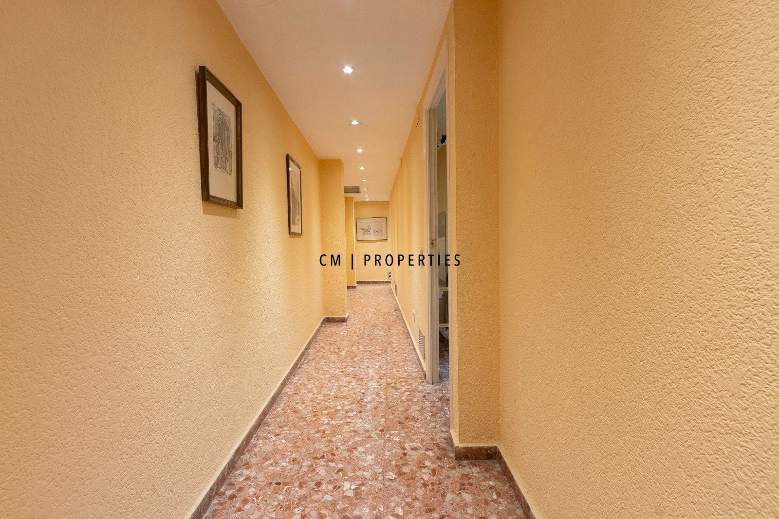 4 slaapkamer Flat te huur in Valencia stad - € 1.500 (Ref: 9723511)