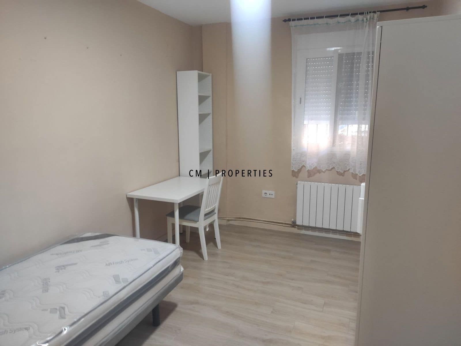Piso de 3 habitaciones en València ciudad en alquiler - 1.000 € (Ref: 9724991)
