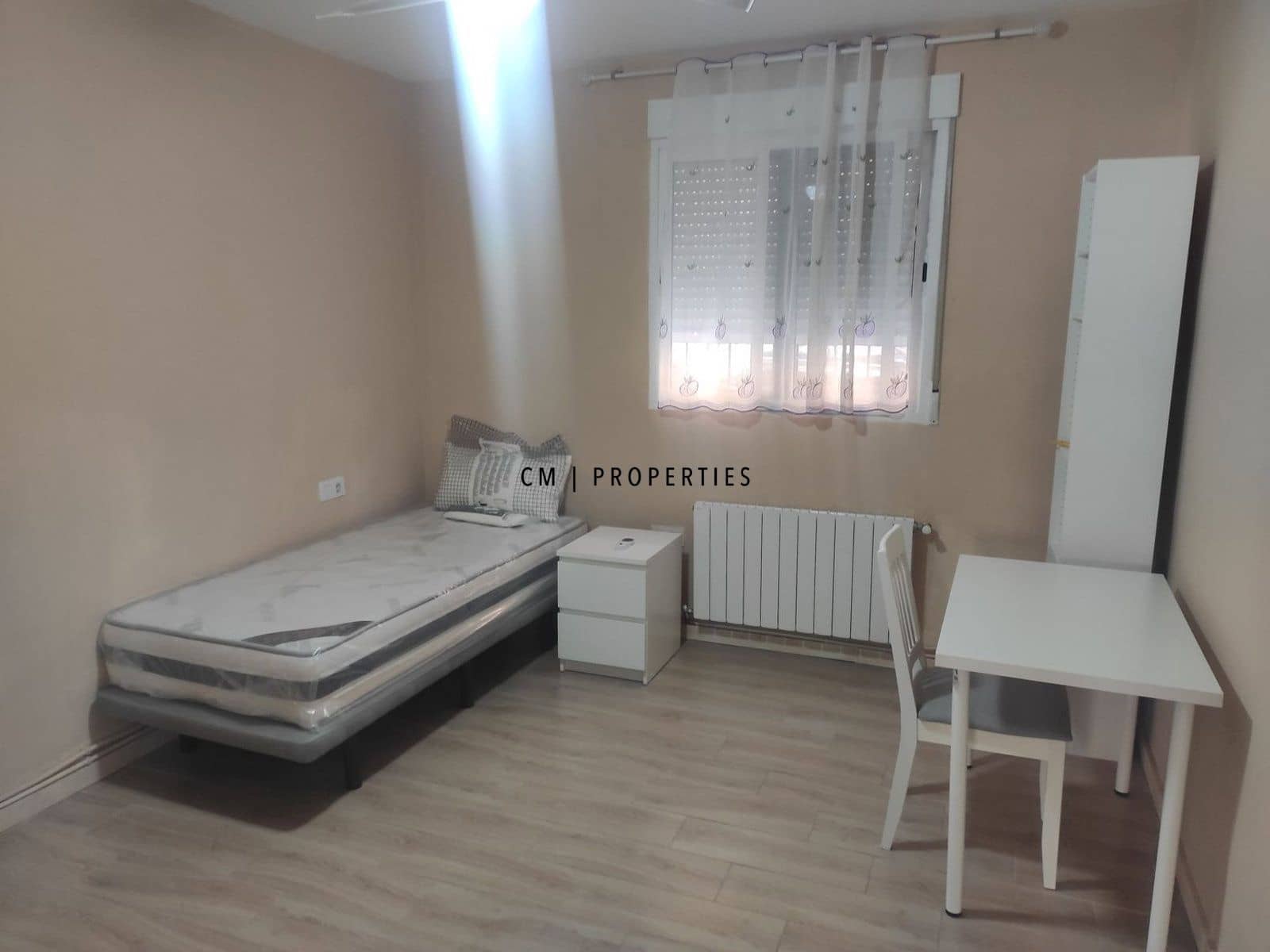 Piso de 3 habitaciones en València ciudad en alquiler - 1.000 € (Ref: 9724991)