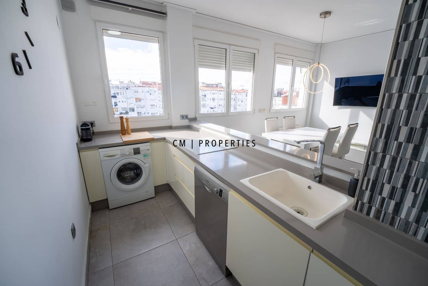 3 bedroom Flat for rent in Valencia city - € 1,850 (Ref: 9731386)