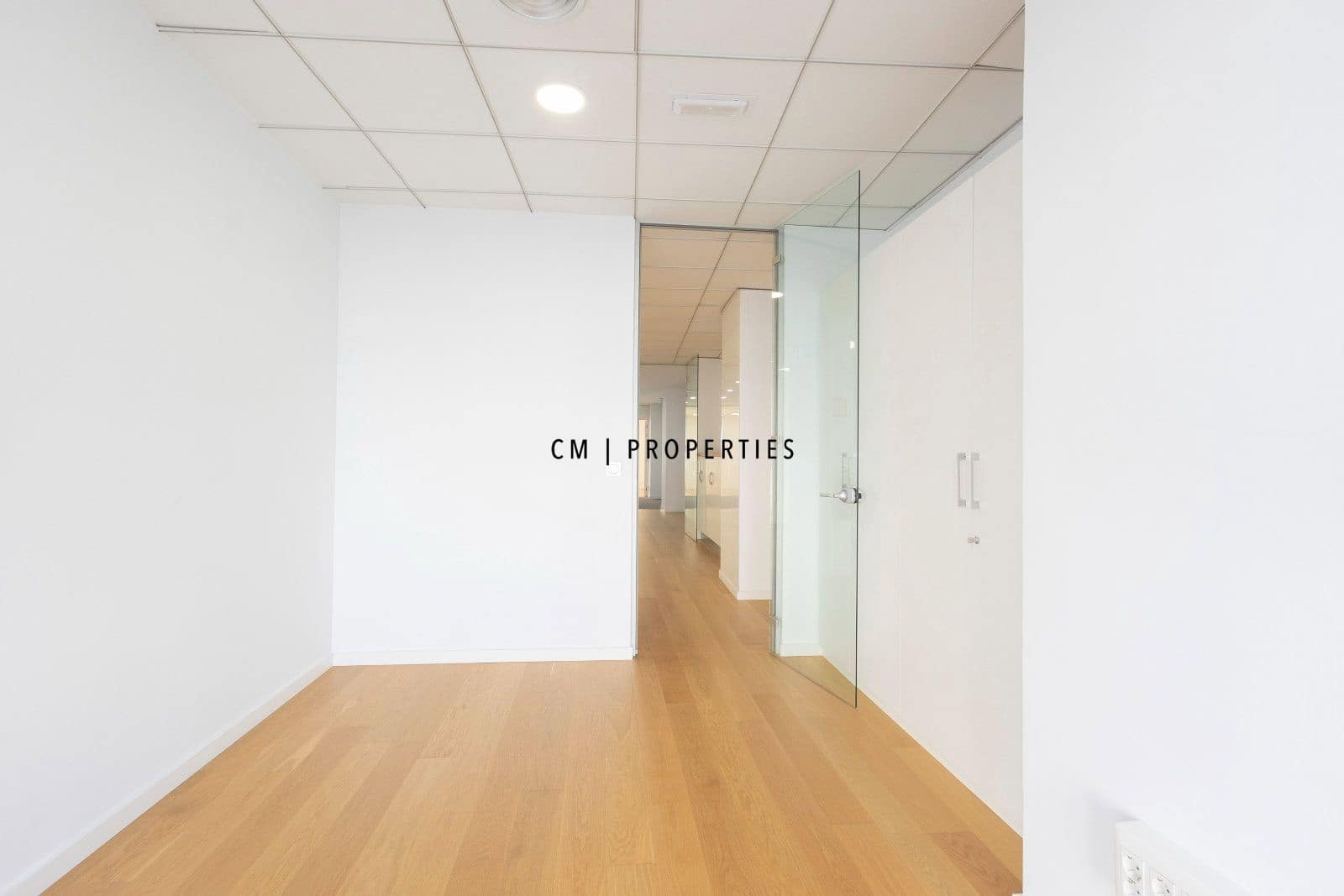 Bureau à louer à Valence ville - 2 600 € (Ref: 9733766)