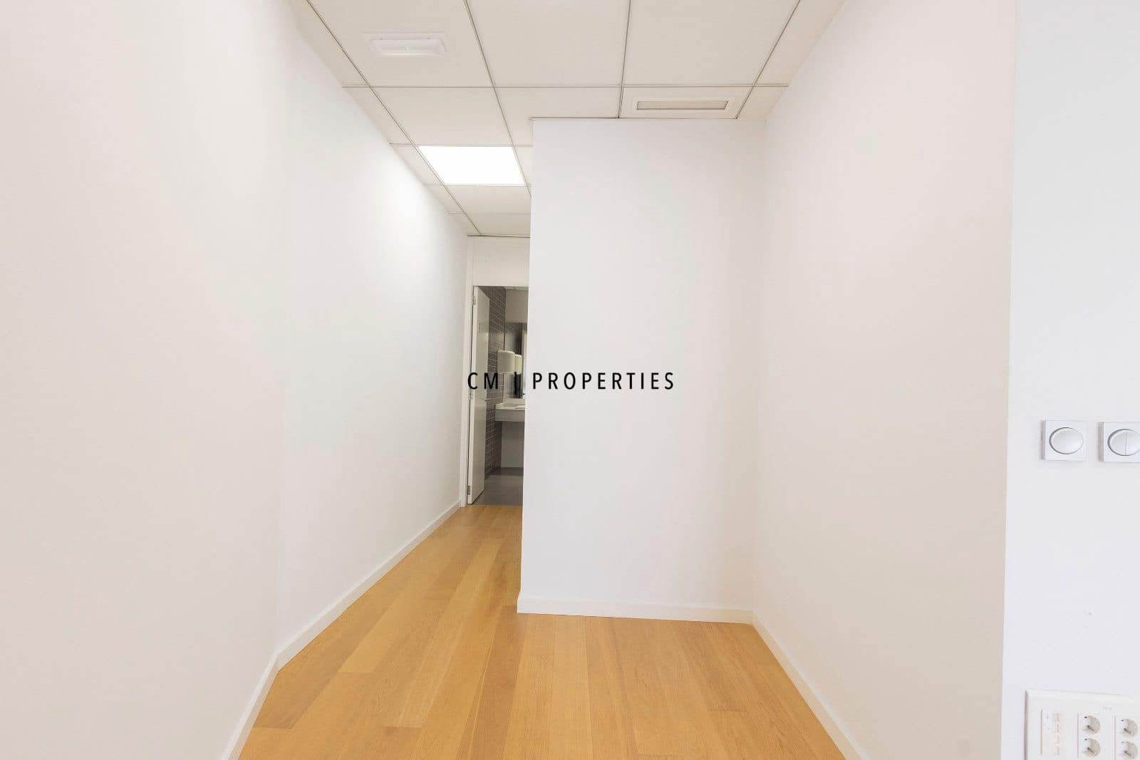 Bureau à louer à Valence ville - 2 600 € (Ref: 9733766)