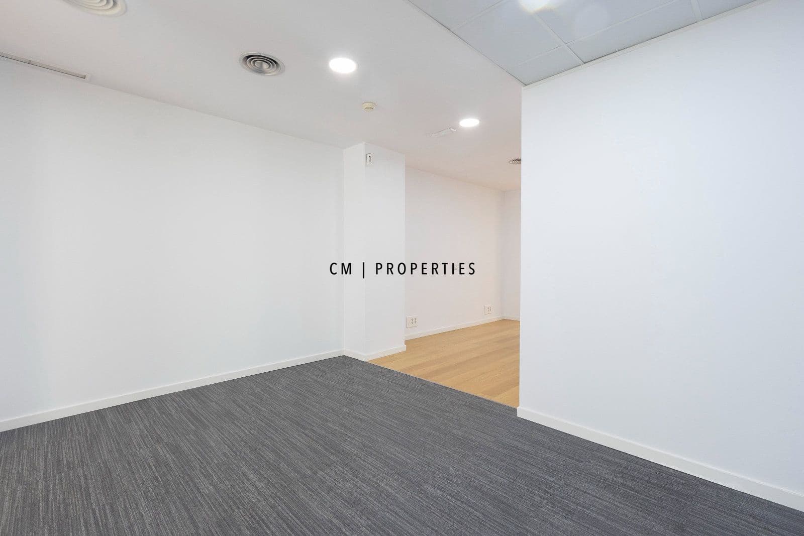 Bureau à louer à Valence ville - 2 600 € (Ref: 9733766)