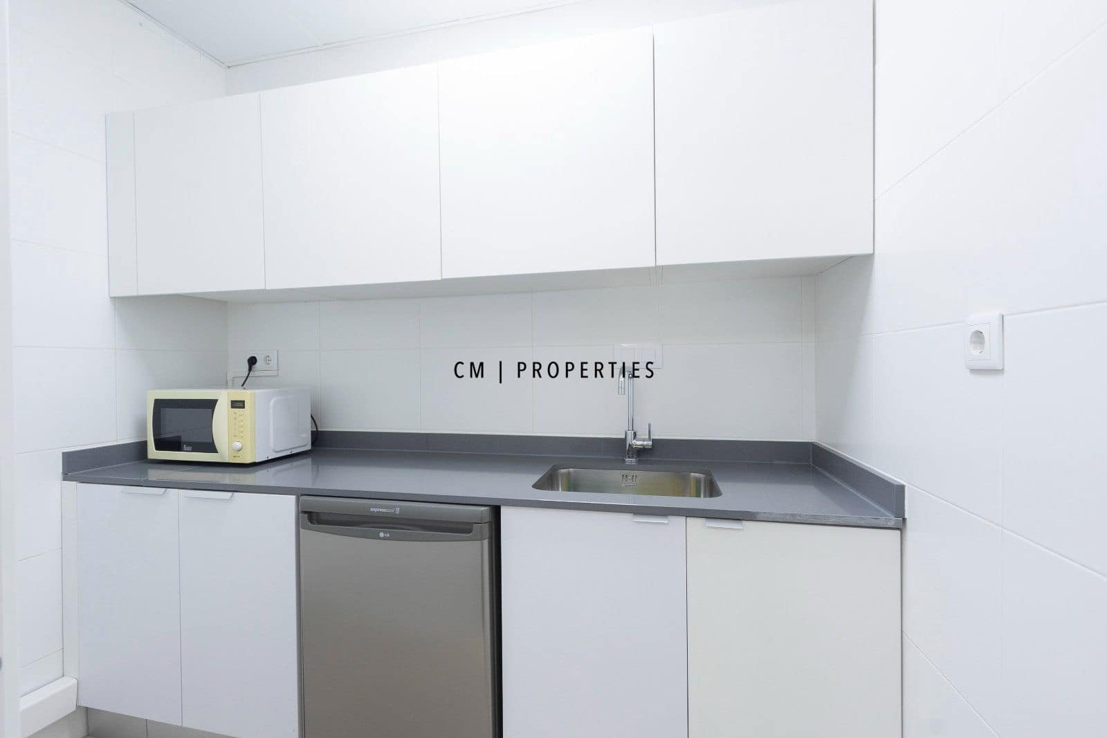 Bureau à louer à Valence ville - 2 600 € (Ref: 9733766)