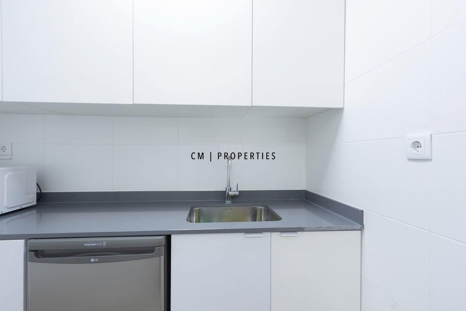 Bureau à louer à Valence ville - 2 600 € (Ref: 9733766)