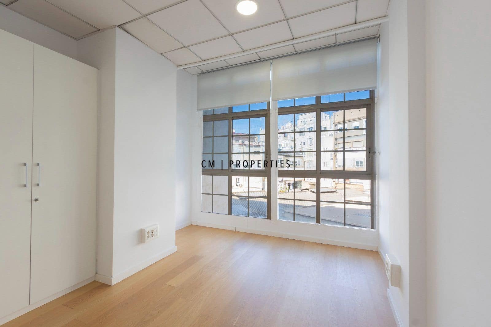 Bureau à louer à Valence ville - 2 600 € (Ref: 9733766)