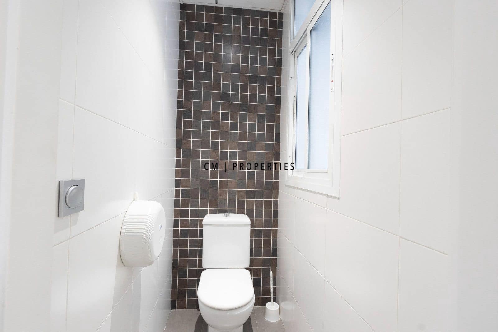 Bureau à louer à Valence ville - 2 600 € (Ref: 9733766)