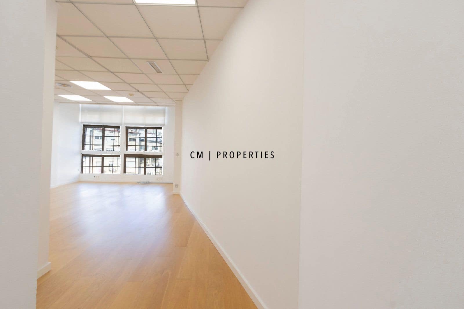 Bureau à louer à Valence ville - 2 600 € (Ref: 9733766)