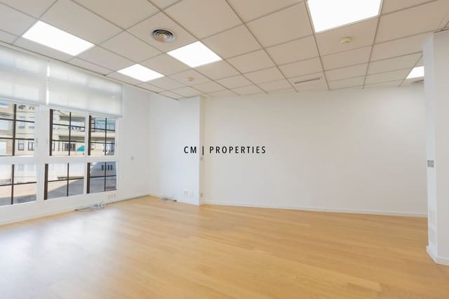 Bureau à louer à L'Eixample, Valence ville - 2 600 € (Ref: 9733766)