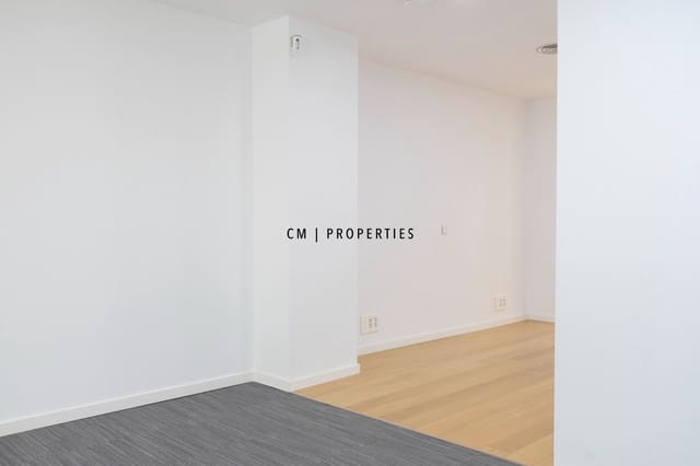 Bureau à louer à L'Eixample, Valence ville - 2 600 € (Ref: 9733766)