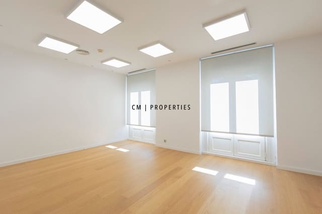 Bureau à louer à L'Eixample, Valence ville - 2 600 € (Ref: 9733766)