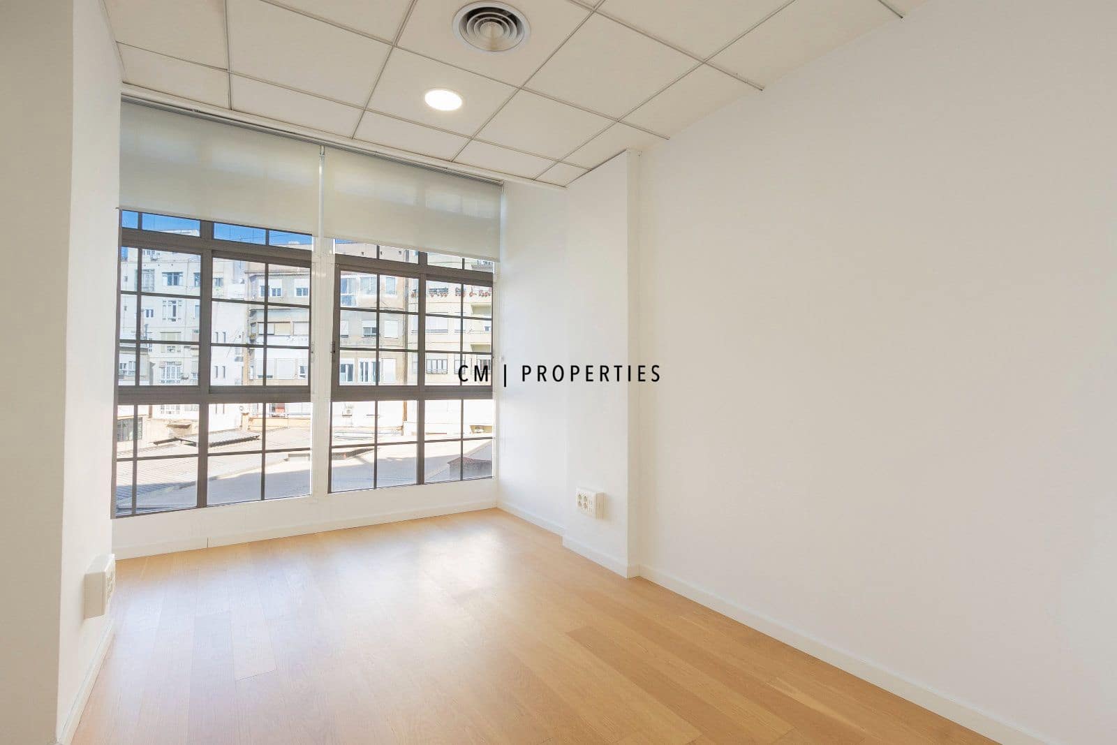 Bureau à louer à Valence ville - 2 600 € (Ref: 9733766)