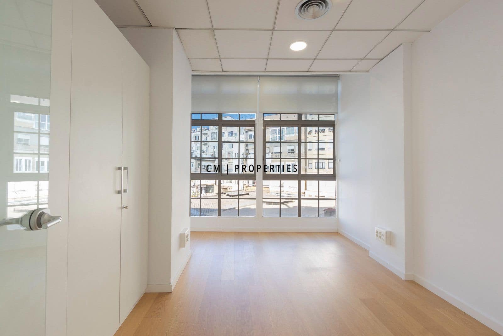 Bureau à louer à Valence ville - 2 600 € (Ref: 9733766)