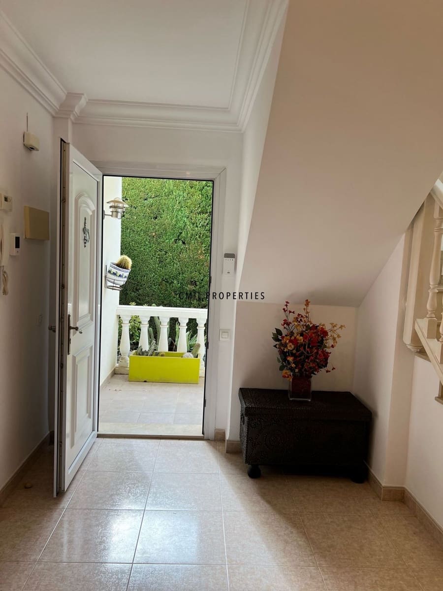 4 bedroom Villa for rent in La Canada with pool garage - € 2,600 (Ref: 9733767)