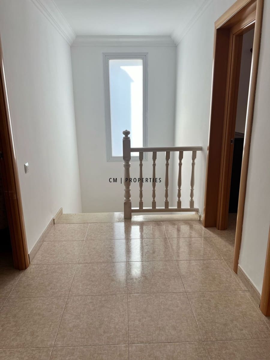 4 bedroom Villa for rent in La Canada with pool garage - € 2,600 (Ref: 9733767)