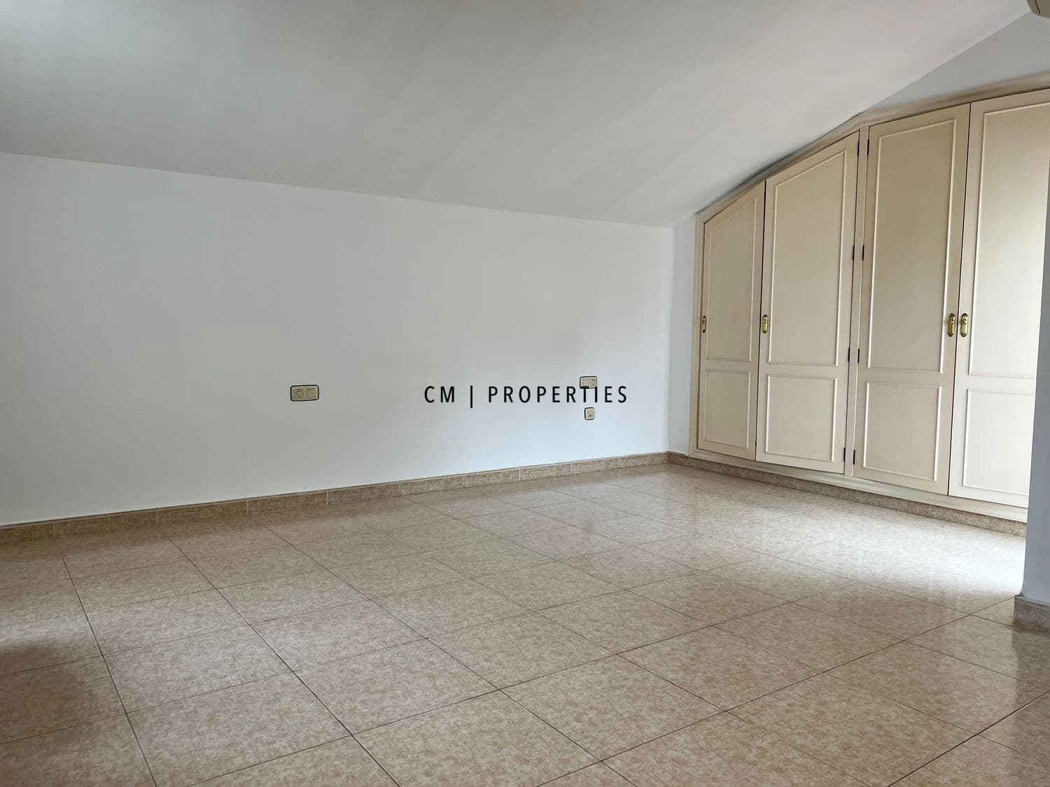 4 bedroom Villa for rent in La Canada with pool garage - € 2,600 (Ref: 9733767)