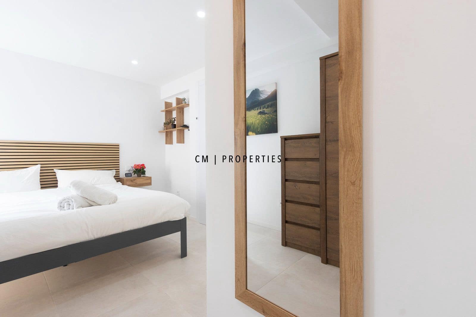 2 bedroom Flat for rent in Valencia city - € 1,700 (Ref: 9737198)