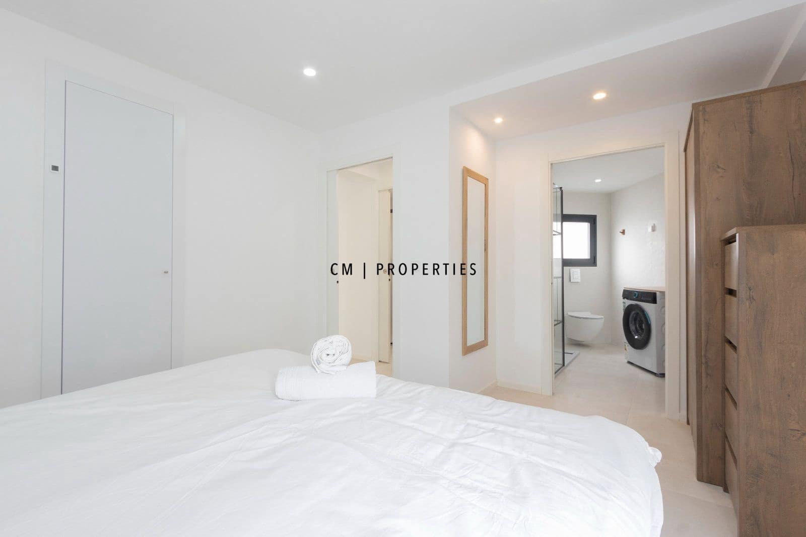 2 bedroom Flat for rent in Valencia city - € 1,700 (Ref: 9737198)