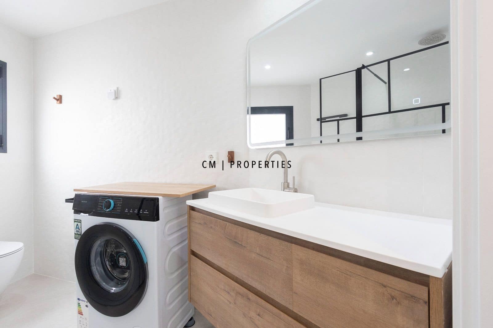 2 bedroom Flat for rent in Valencia city - € 1,700 (Ref: 9737198)