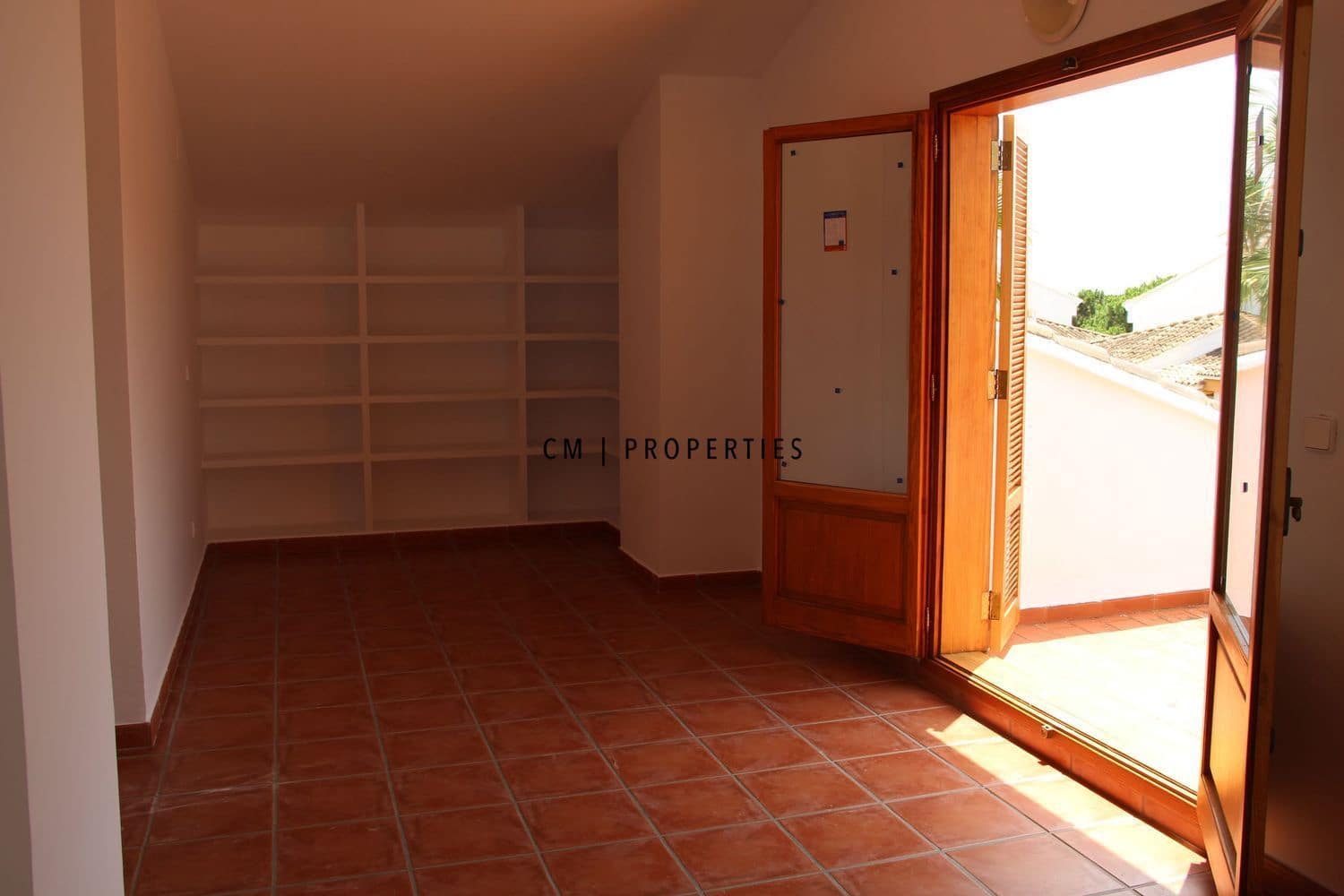 5 bedroom Villa for rent in Rocafort with pool garage - € 2,800 (Ref: 9737360)