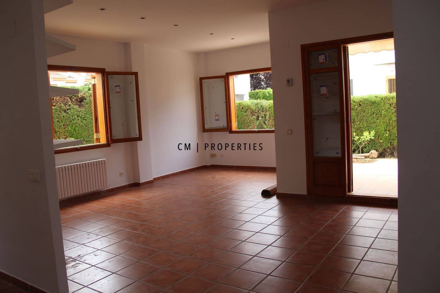 5 bedroom Villa for rent in Rocafort with pool garage - € 2,800 (Ref: 9737360)