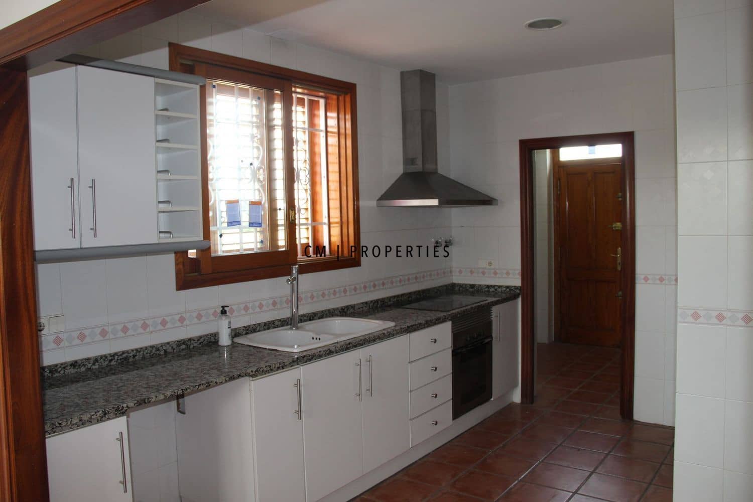5 bedroom Villa for rent in Rocafort with pool garage - € 2,800 (Ref: 9737360)