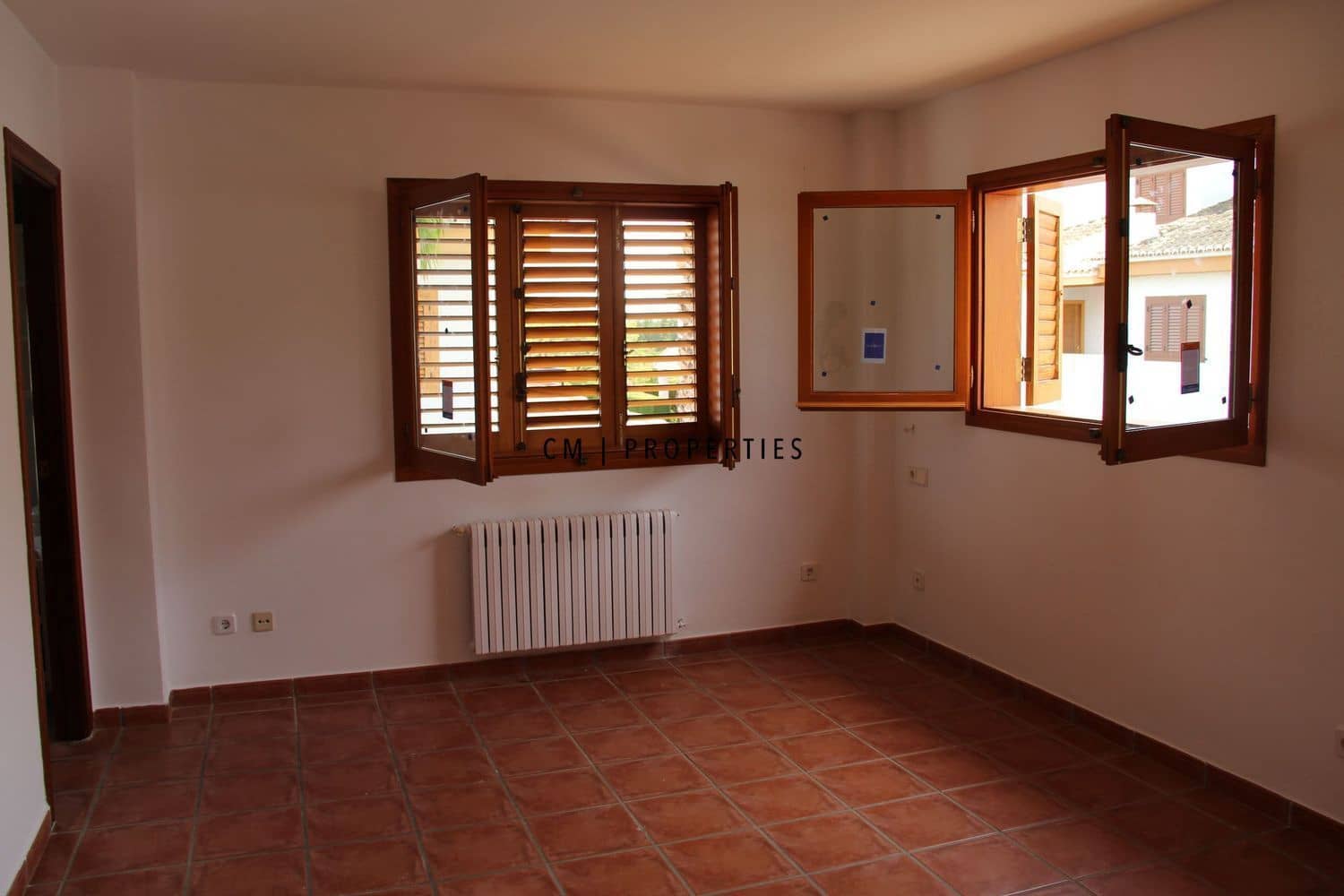 5 bedroom Villa for rent in Rocafort with pool garage - € 2,800 (Ref: 9737360)