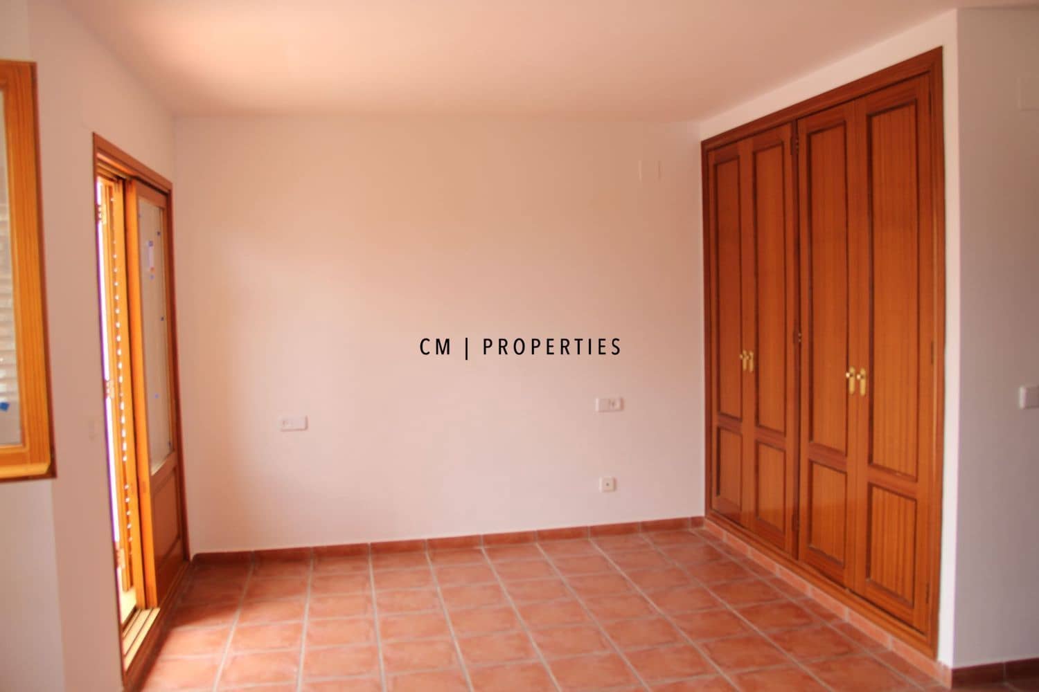 5 bedroom Villa for rent in Rocafort with pool garage - € 2,800 (Ref: 9737360)