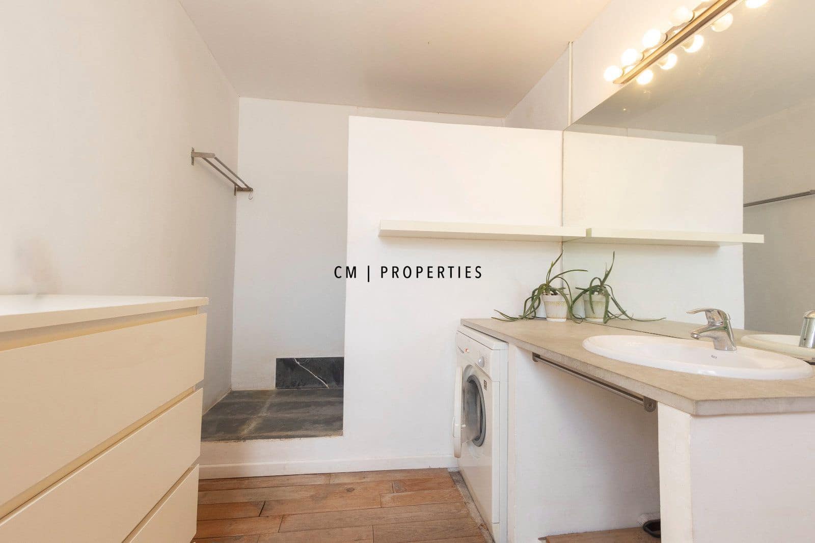 1 bedroom Penthouse for rent in Valencia city - € 1,275 (Ref: 9739120)