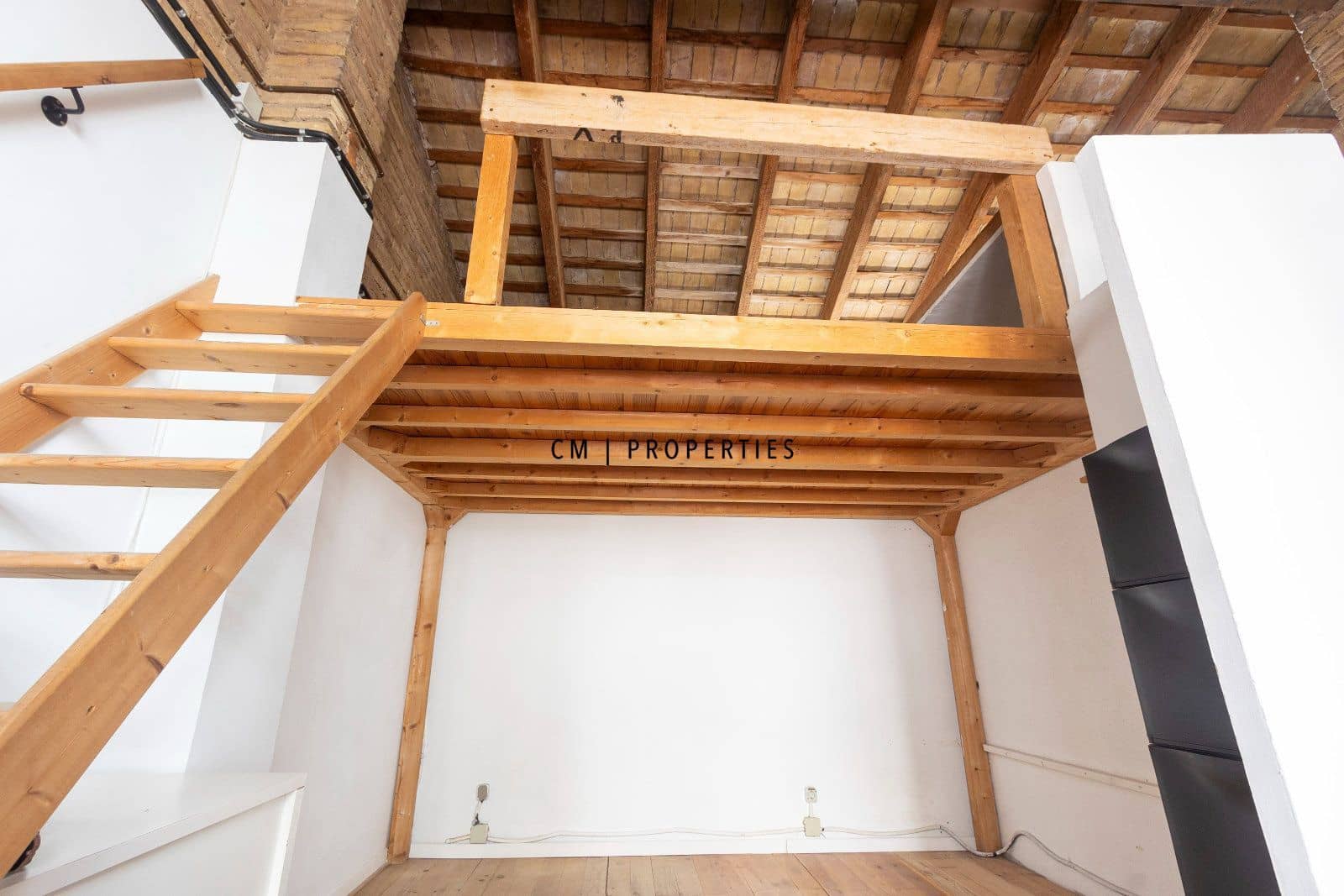 1 bedroom Penthouse for rent in Valencia city - € 1,275 (Ref: 9739120)