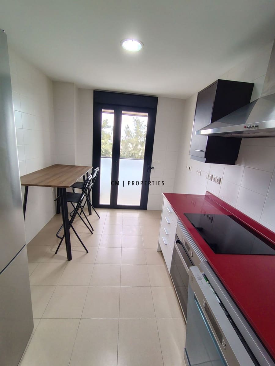 Appartement de 3 chambres à louer à Torrent avec piscine garage - 1 350 € (Ref: 9740087)