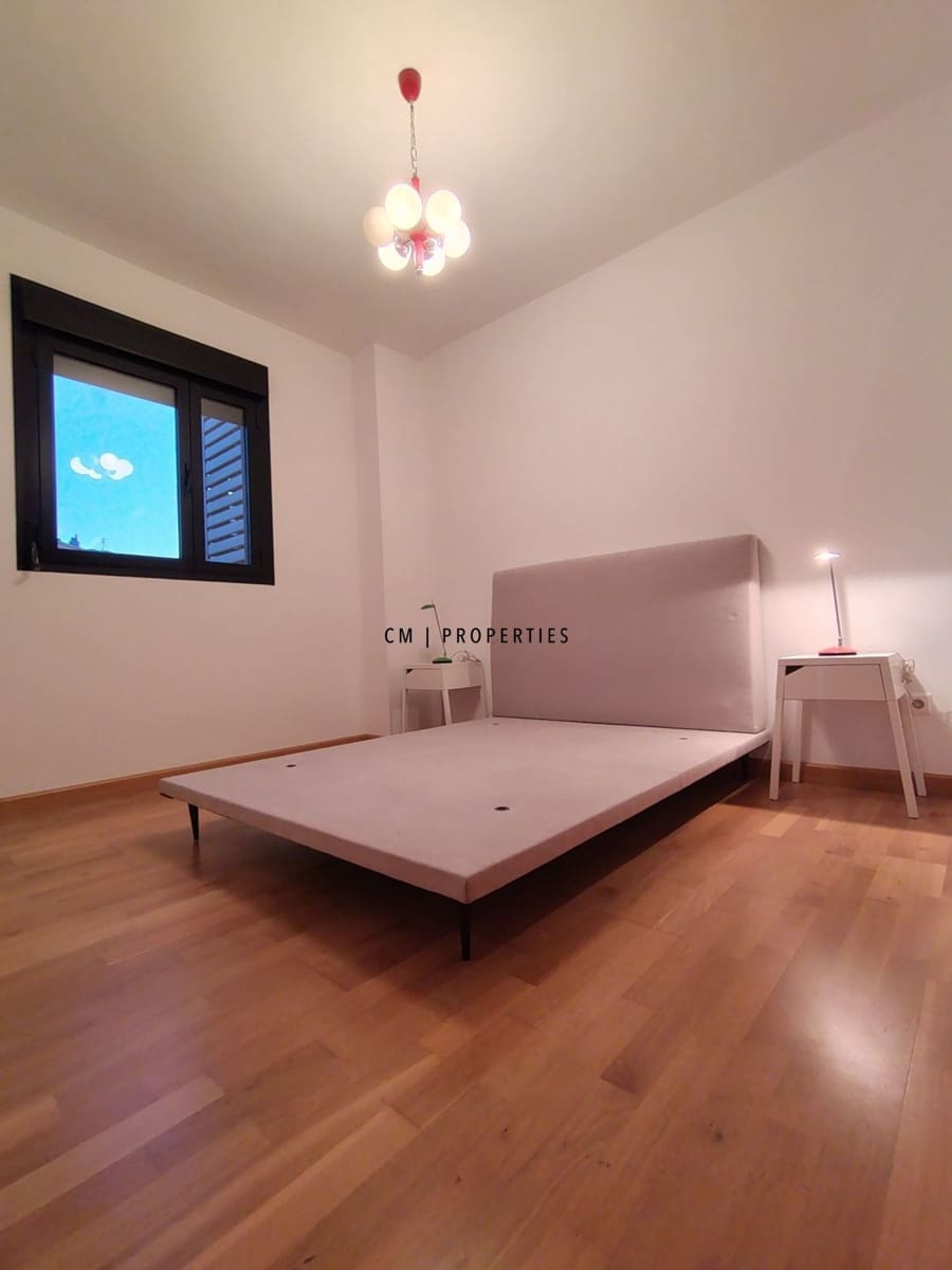 Appartement de 3 chambres à louer à Torrent avec piscine garage - 1 350 € (Ref: 9740087)