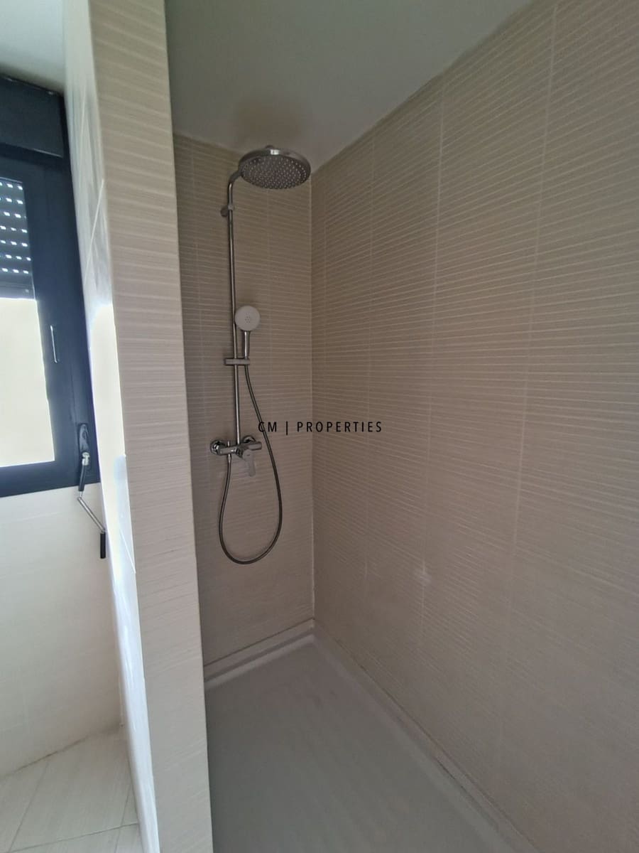 Appartement de 3 chambres à louer à Torrent avec piscine garage - 1 350 € (Ref: 9740087)