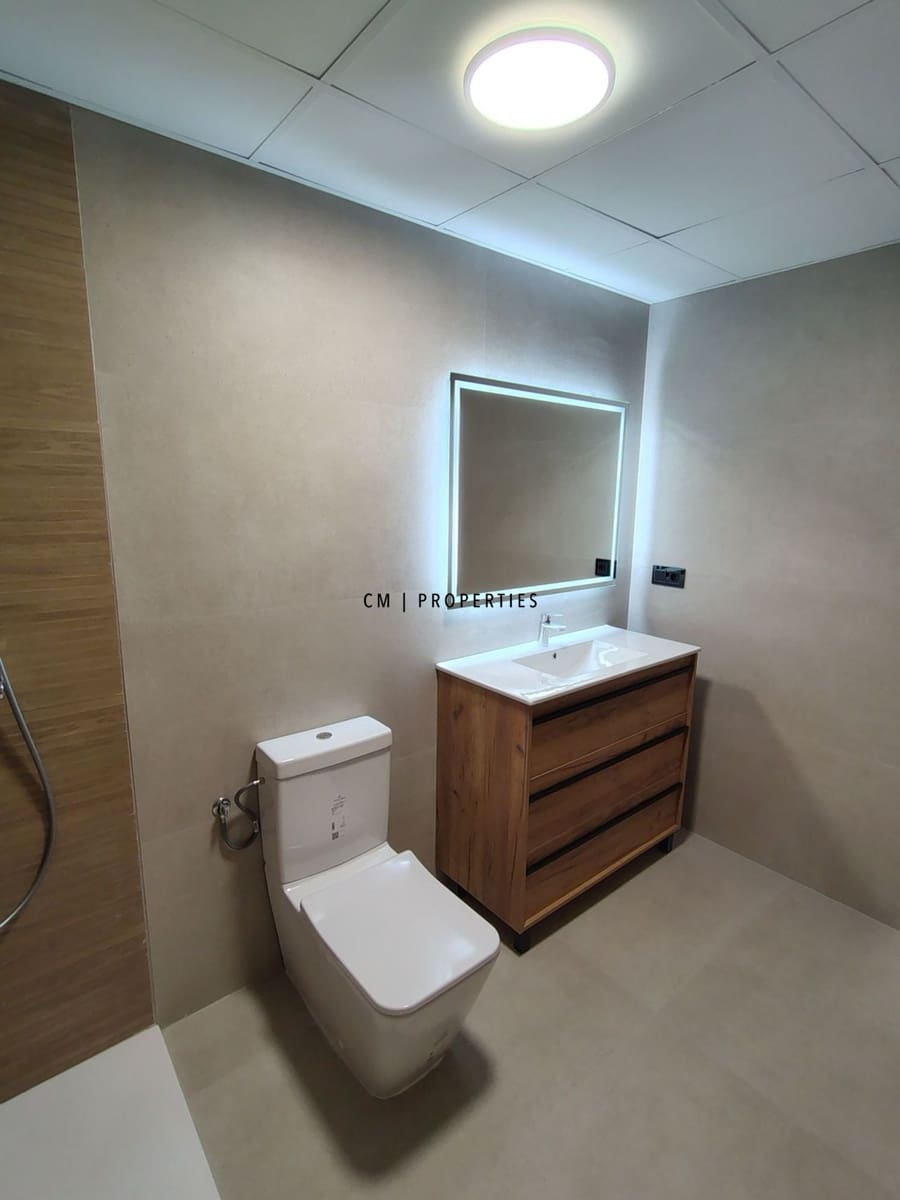 Appartement de 3 chambres à louer à Torrent avec piscine garage - 1 350 € (Ref: 9740087)