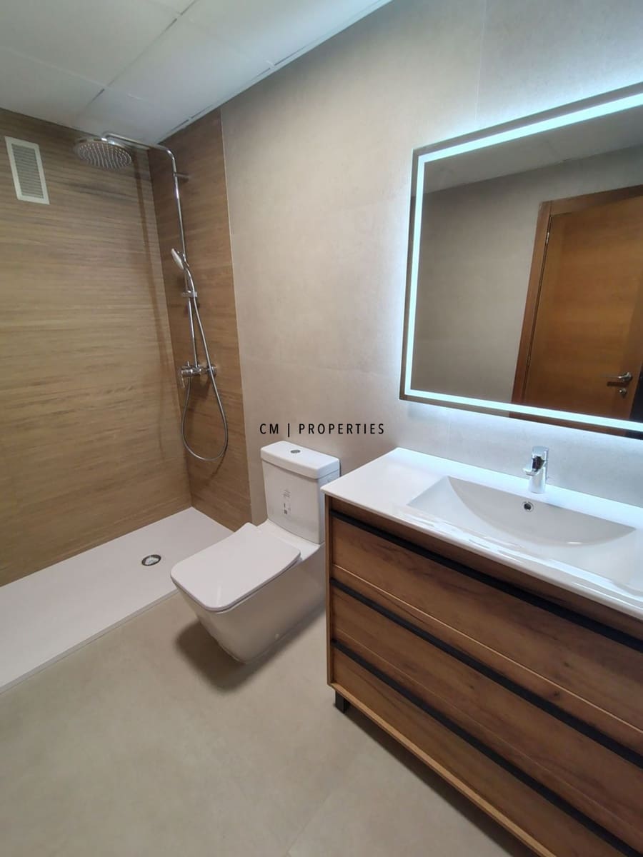 Appartement de 3 chambres à louer à Torrent avec piscine garage - 1 350 € (Ref: 9740087)