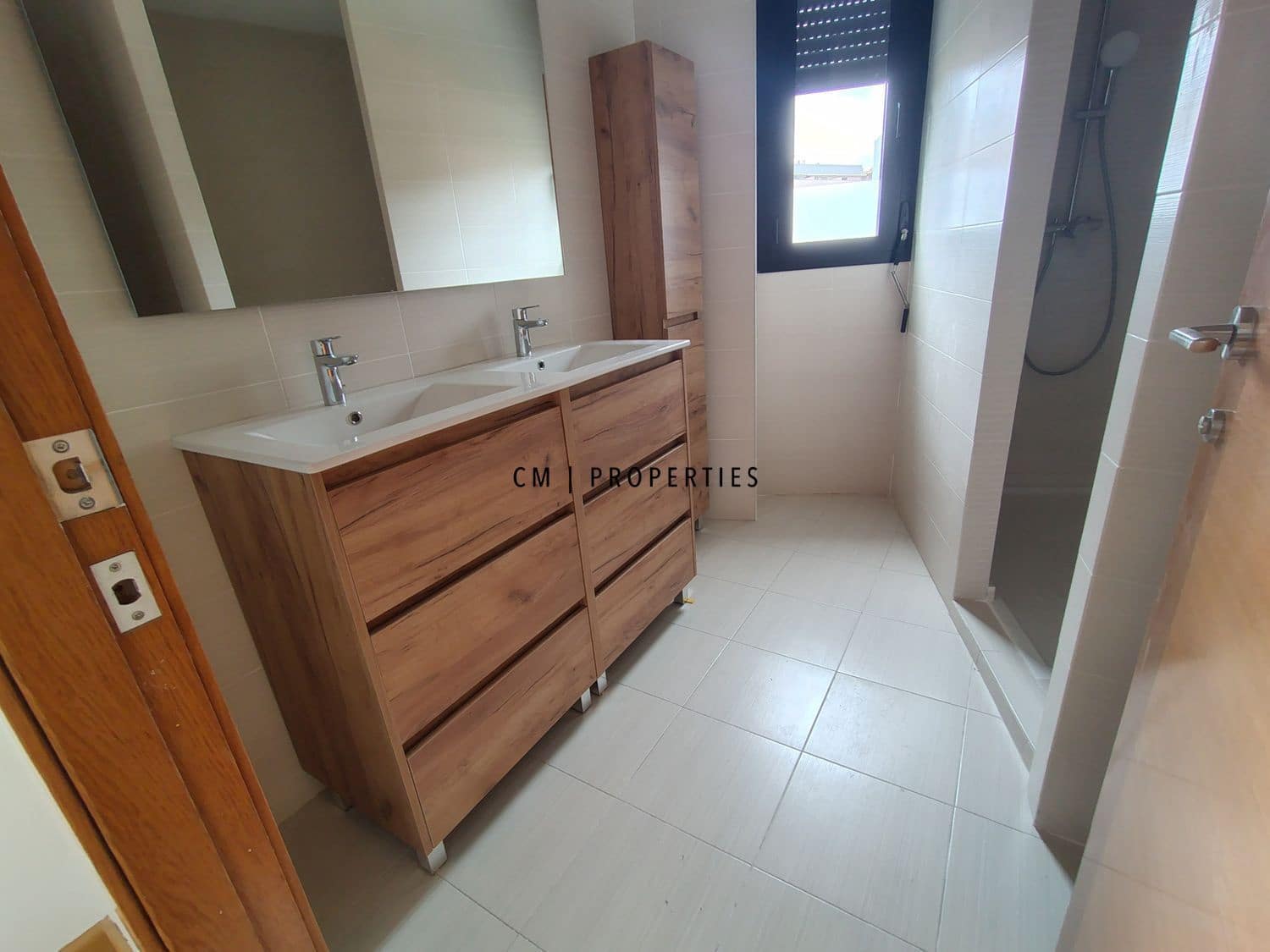 Appartement de 3 chambres à louer à Torrent avec piscine garage - 1 350 € (Ref: 9740087)