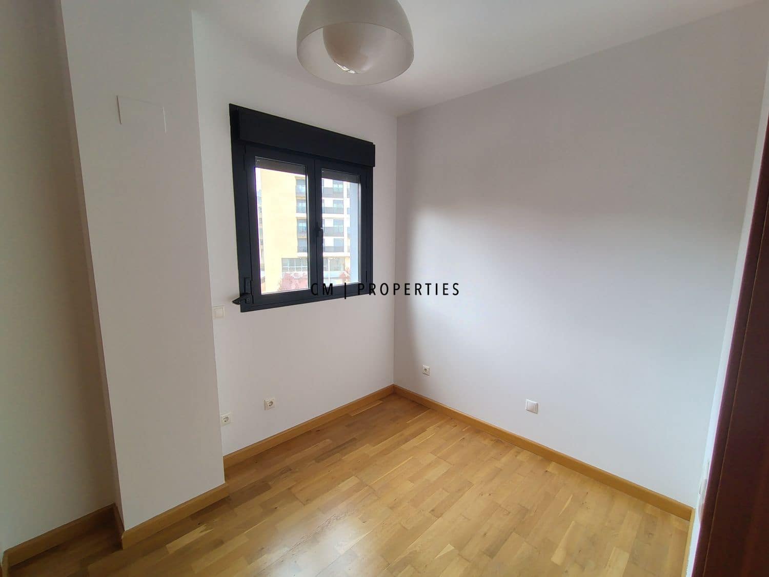 Appartement de 3 chambres à louer à Torrent avec piscine garage - 1 350 € (Ref: 9740087)