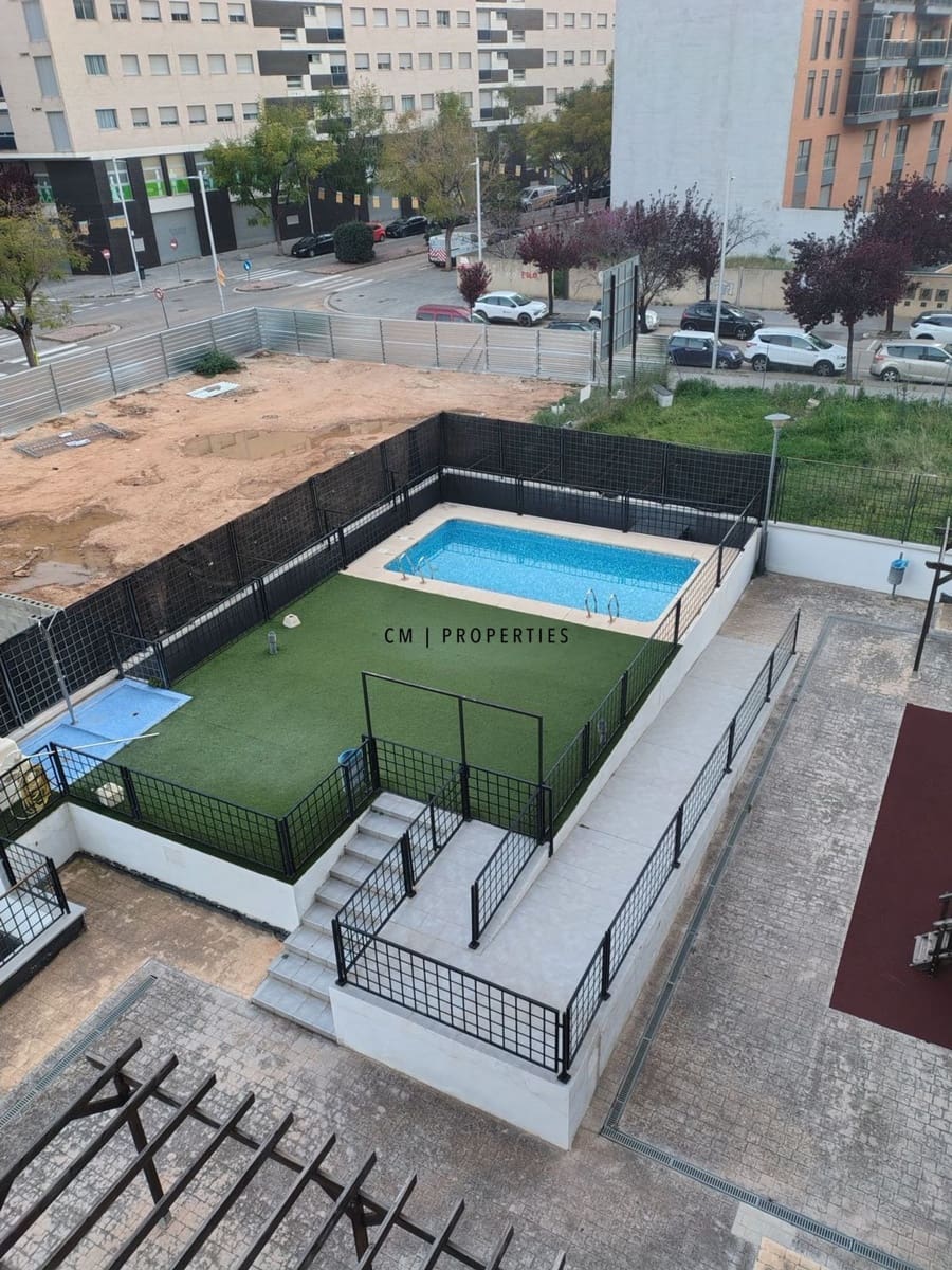 Appartement de 3 chambres à louer à Torrent avec piscine garage - 1 350 € (Ref: 9740087)