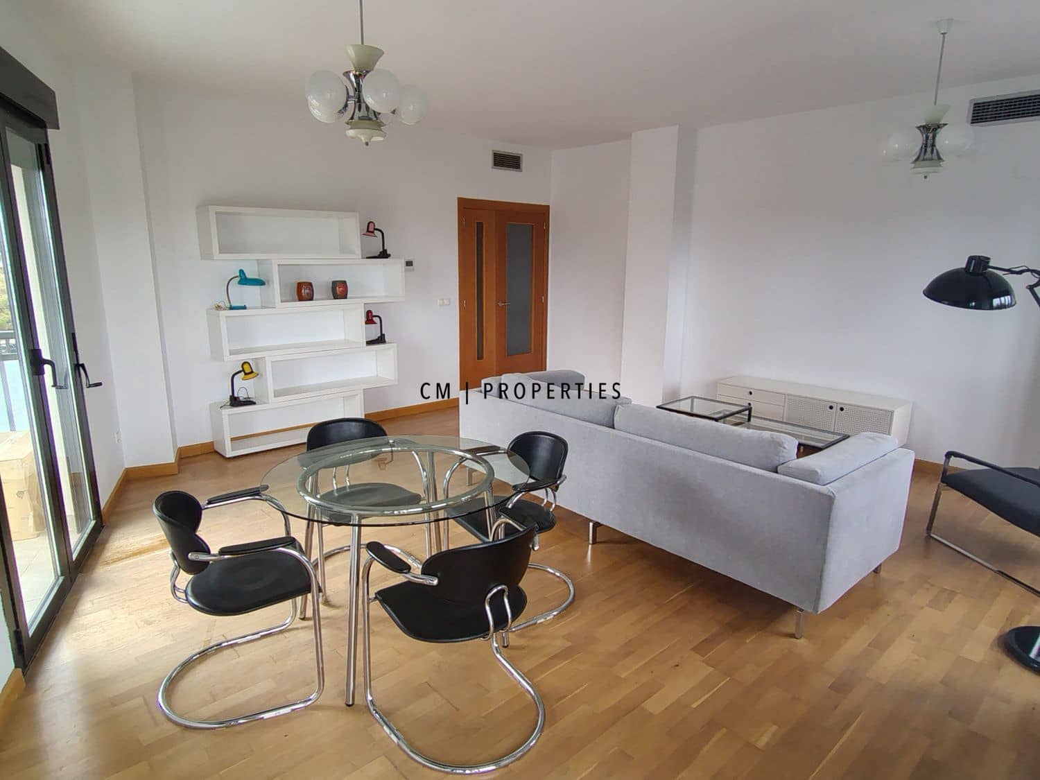 Appartement de 3 chambres à louer à Torrent avec piscine garage - 1 350 € (Ref: 9740087)