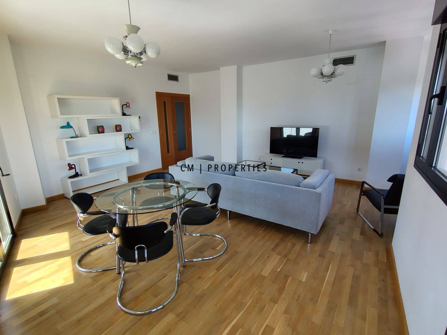 Appartement de 3 chambres à louer à Torrent avec piscine garage - 1 350 € (Ref: 9740087)