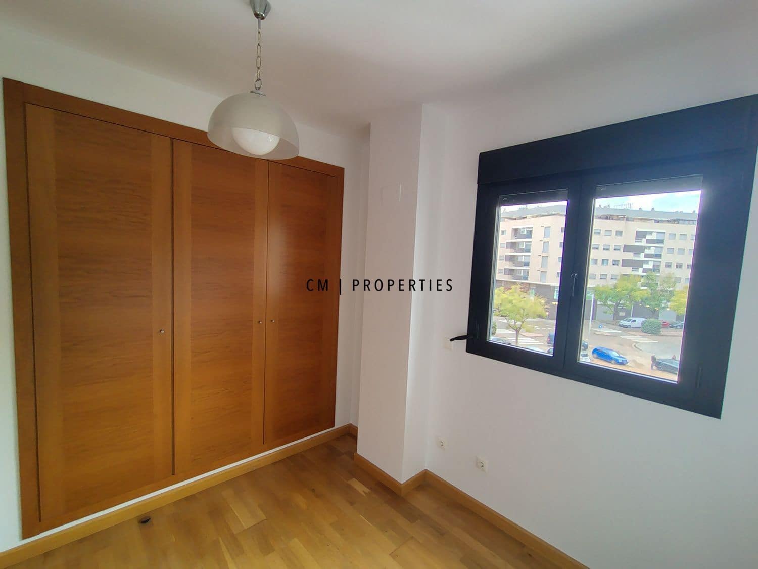 Appartement de 3 chambres à louer à Torrent avec piscine garage - 1 350 € (Ref: 9740087)