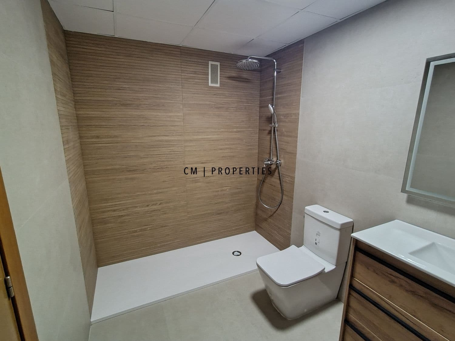 Appartement de 3 chambres à louer à Torrent avec piscine garage - 1 350 € (Ref: 9740087)