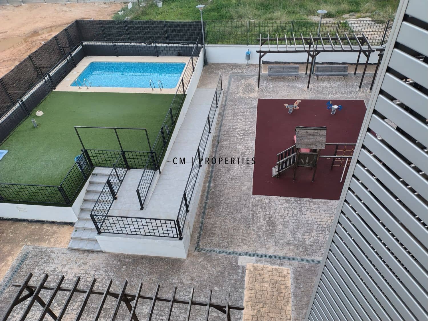 Appartement de 3 chambres à louer à Torrent avec piscine garage - 1 350 € (Ref: 9740087)