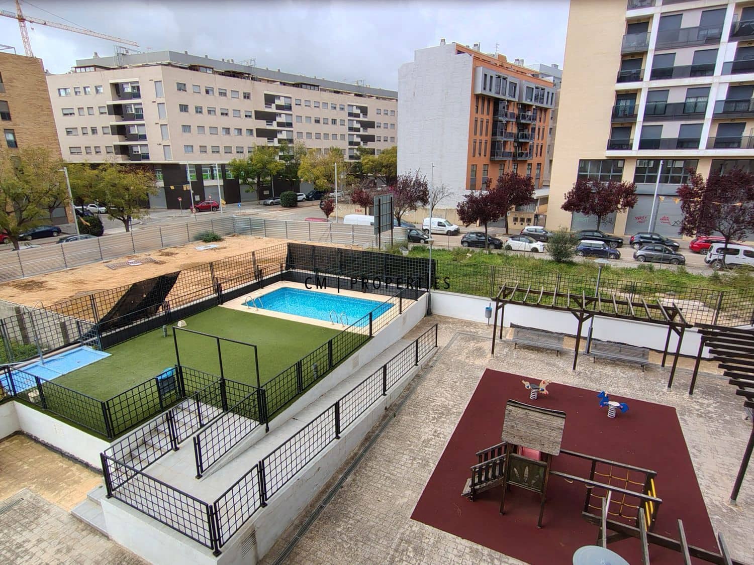 Appartement de 3 chambres à louer à Torrent avec piscine garage - 1 350 € (Ref: 9740087)