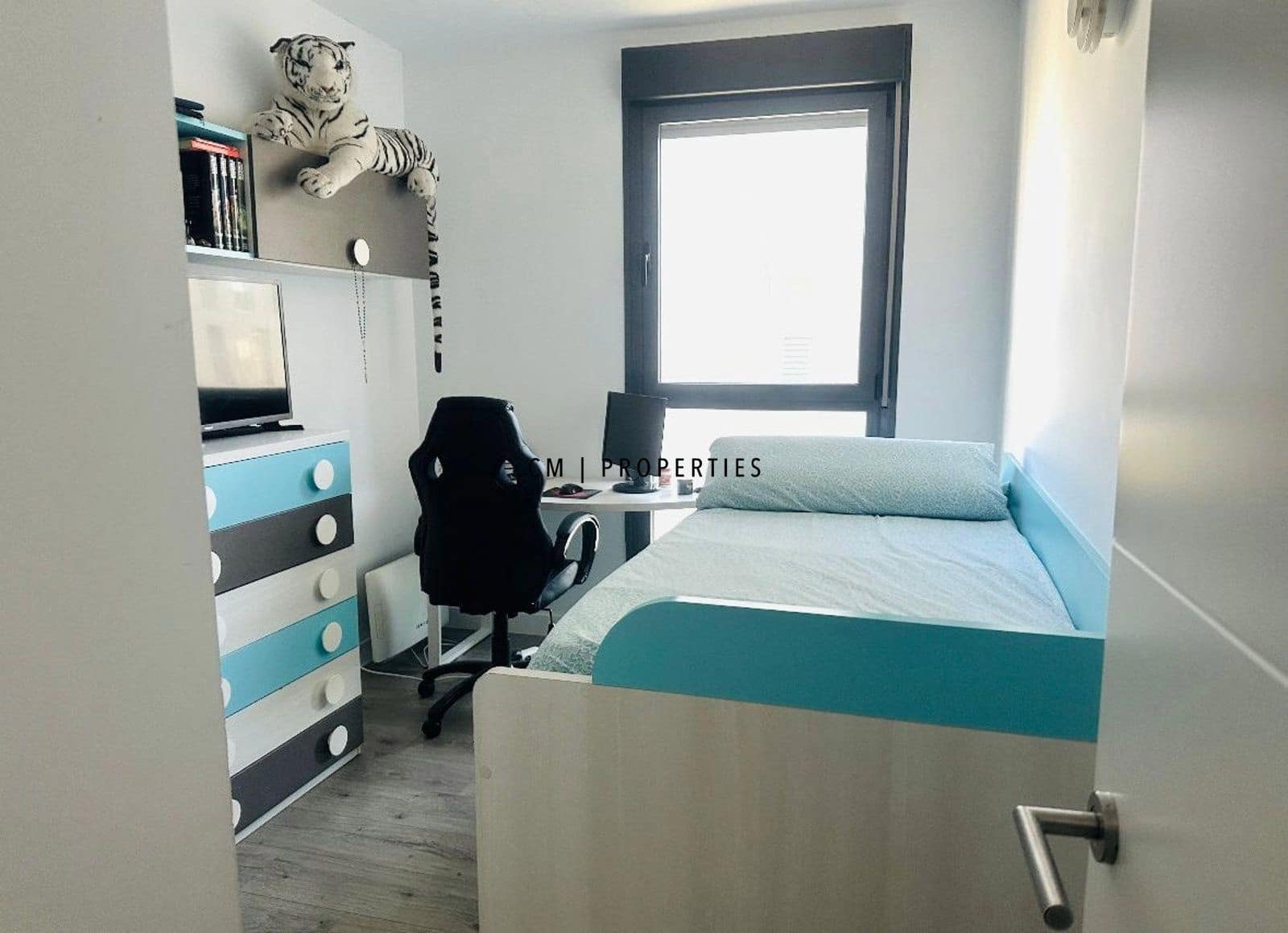 3 bedroom Flat for rent in Valencia city with pool garage - € 2,600 (Ref: 9740196)