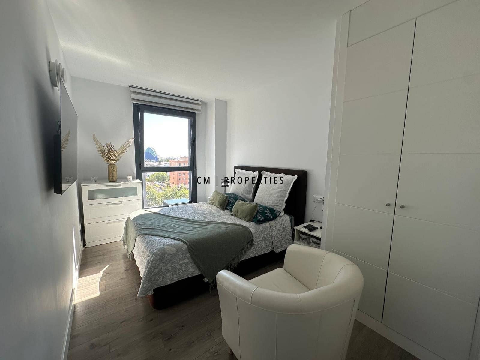 3 bedroom Flat for rent in Valencia city with pool garage - € 2,600 (Ref: 9740196)