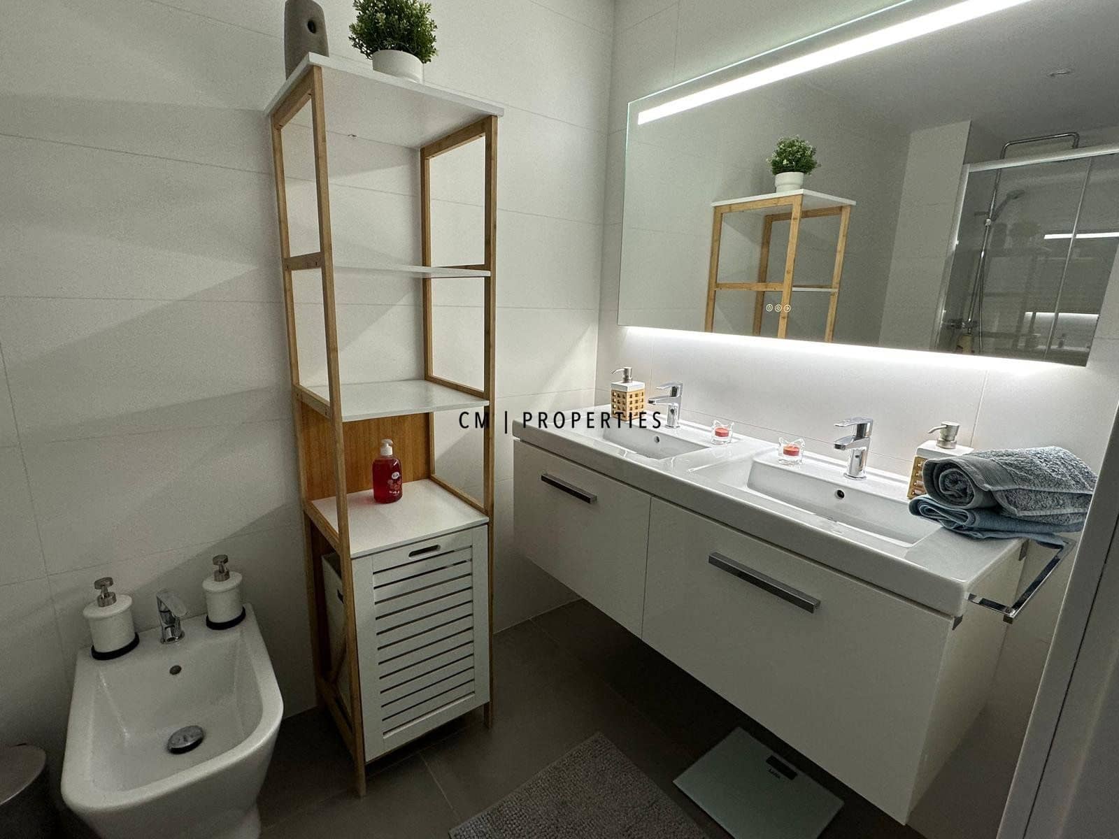 3 bedroom Flat for rent in Valencia city with pool garage - € 2,600 (Ref: 9740196)