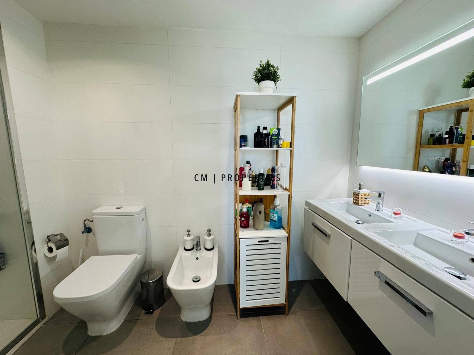 3 bedroom Flat for rent in Valencia city with pool garage - € 2,600 (Ref: 9740196)