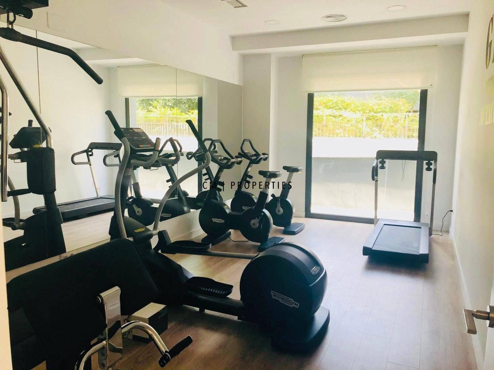 3 bedroom Flat for rent in Valencia city with pool garage - € 2,600 (Ref: 9740196)