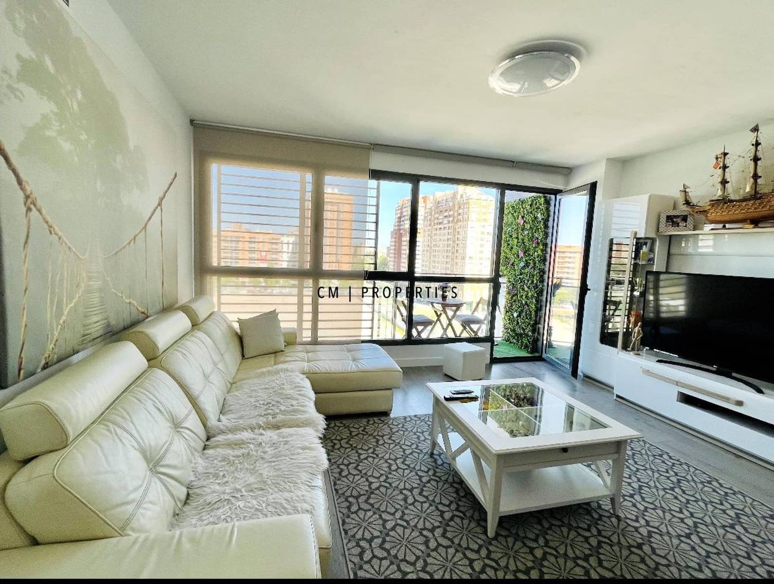 3 bedroom Flat for rent in Valencia city with pool garage - € 2,600 (Ref: 9740196)